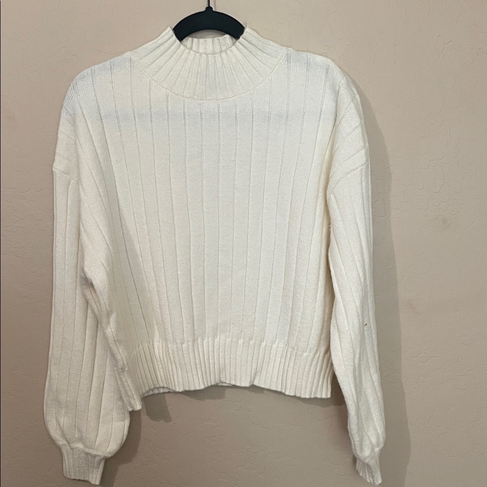 Women's medium Ribbed White Sweater